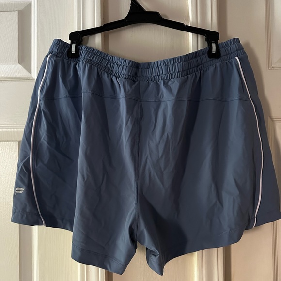 Fabletics Workout Set - Picture 3 of 4